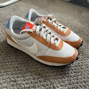 Nike Daybreak Waffle sole Football Gray Sz 7 eu 38 EUC